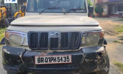 50 हजार रुपए का इनामी अपराधी गिरफ्तार, चोरी की बोलेरो और मोबाइल बरामद