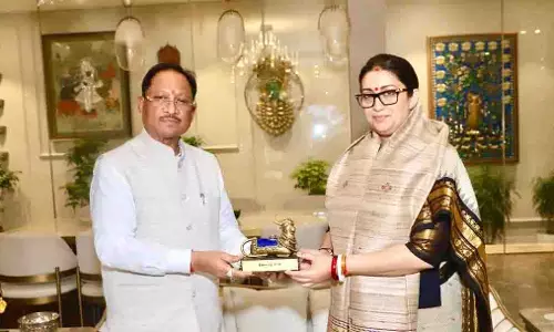 CM विष्णुदेव साय ने स्मृति ईरानी से की मुलाकात CM विष्णुदेव साय ने स्मृति ईरानी से की मुलाकात