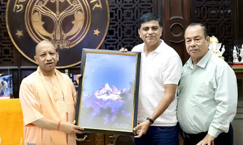 CM योगी से मिले वाइल्डलाइफ फोटोग्राफर पवन नेगी और किशोर अरोड़ा