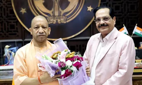 शारदा विश्वविद्यालय के कुलाधिपति ने CM योगी से की मुलाकात