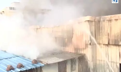 FIRE : जंक्शन के पास इलेक्ट्रॉनिक मार्केट के गोदाम में लगी आग
