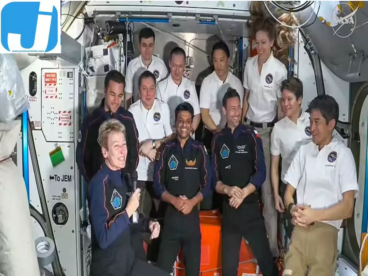 अंतरिक्ष में बड़ी कामयाबी, क्रू ड्रैगन पहुंचा ISS 4 एस्ट्रोनॉट्स की हुई एंट्री अंतरिक्ष में बड़ी कामयाबी, क्रू ड्रैगन पहुंचा ISS 4 एस्ट्रोनॉट्स की हुई एंट्री