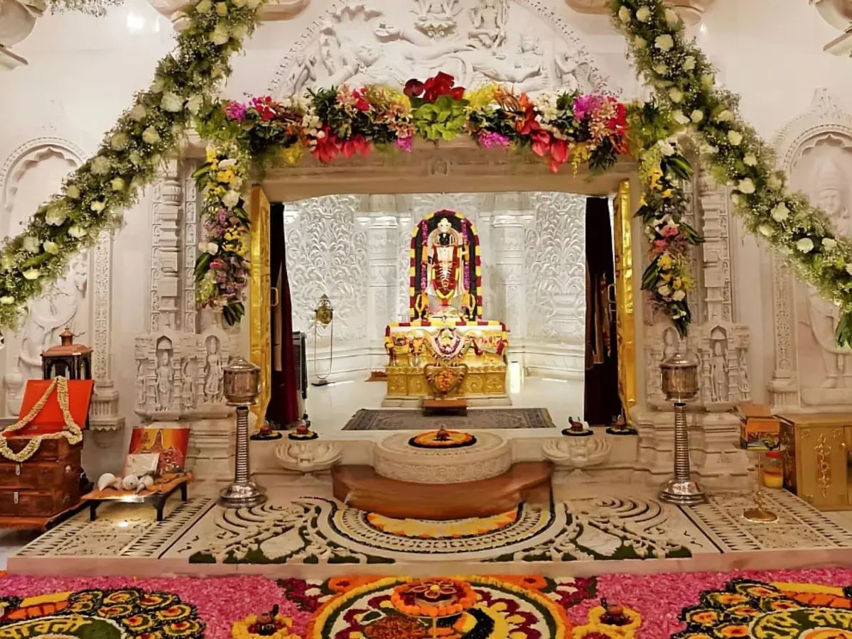 राम मंदिर में बदली आरती की परंपरा, अब 51 की जगह नौ बत्तियों से होगी आरती राम मंदिर में बदली आरती की परंपरा, अब 51 की जगह नौ बत्तियों से होगी आरती