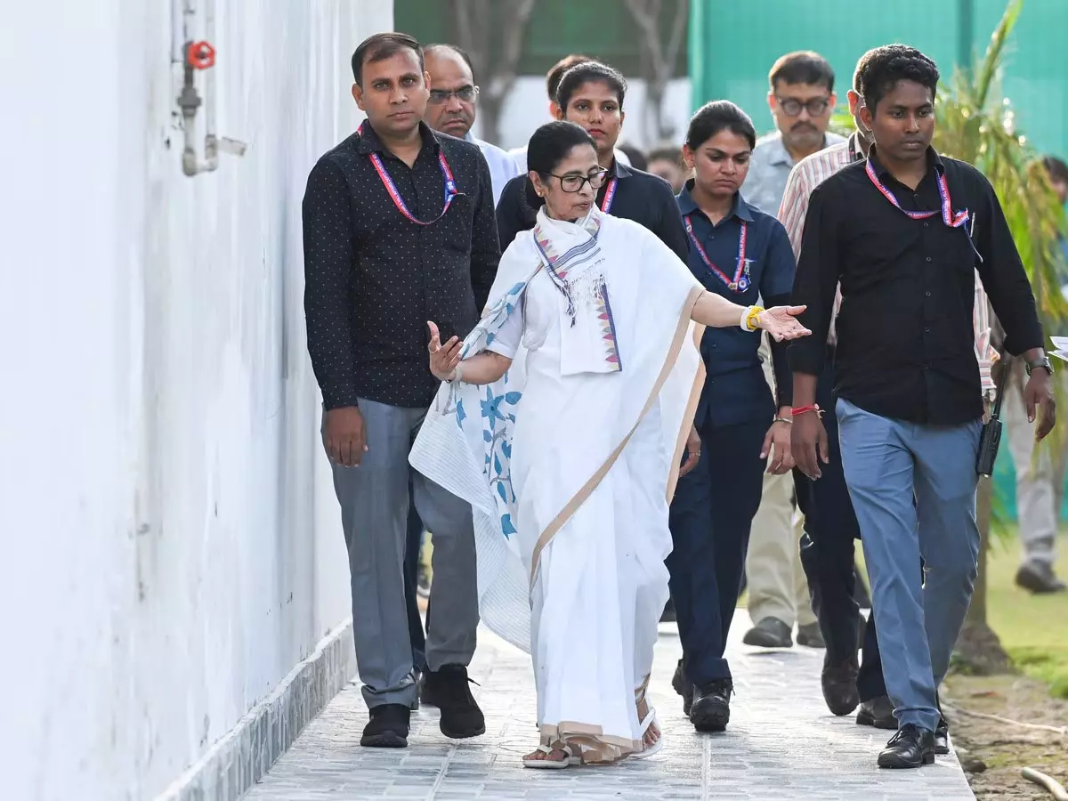 दुर्गा पूजा प्रीव्यू शो मामले में ED का दावा, ममता बनर्जी के खाते में करीब 30 लाख ट्रांसफर दुर्गा पूजा प्रीव्यू शो मामले में ED का दावा, ममता बनर्जी के खाते में करीब 30 लाख ट्रांसफर