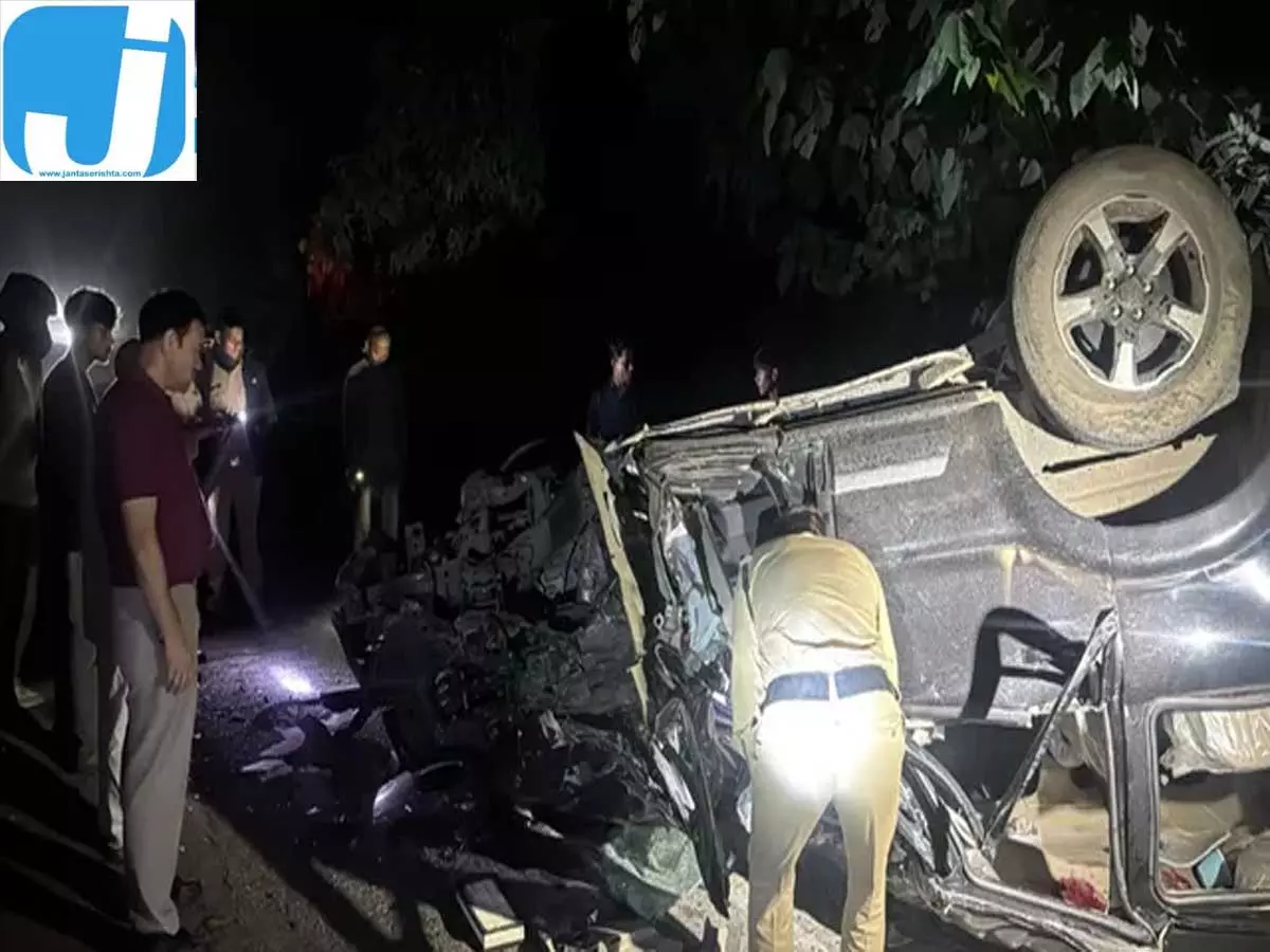 भीषण टक्कर में स्कॉर्पियो सवार पति की मौत, पत्नी अस्पताल में भर्ती भीषण टक्कर में स्कॉर्पियो सवार पति की मौत, पत्नी अस्पताल में भर्ती
