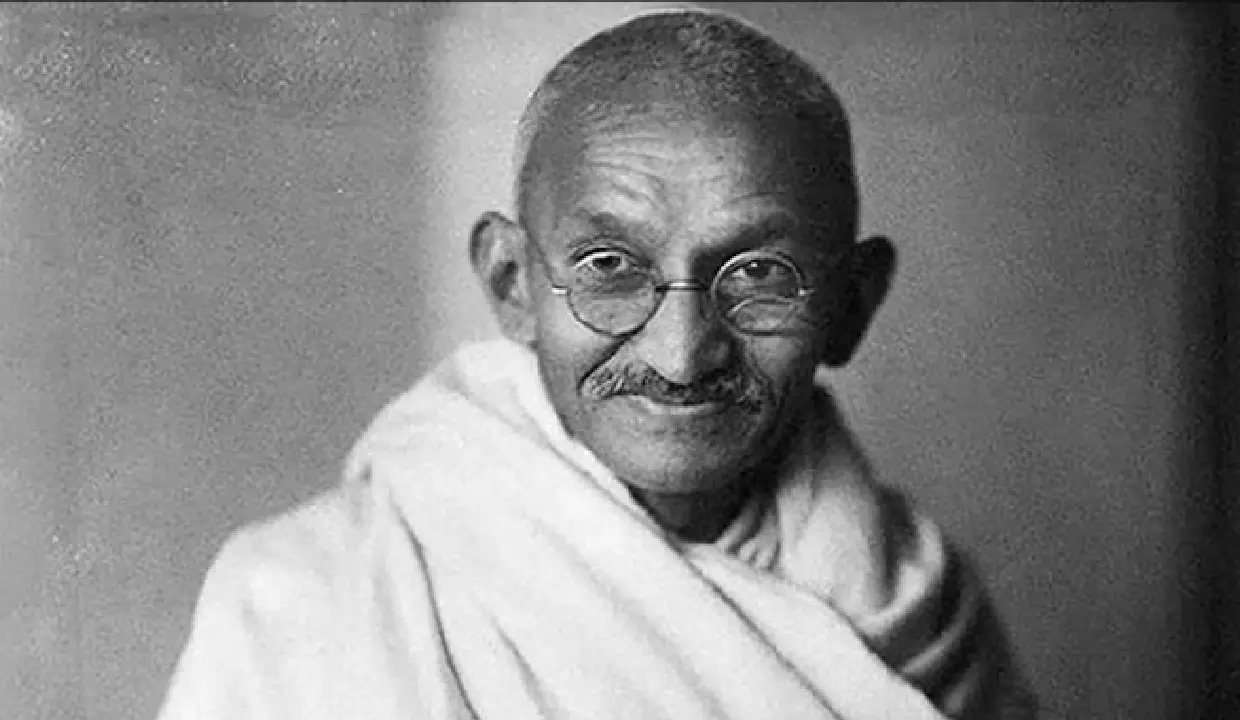 जिस व्यक्ति का हम सम्मान करते हैं, उस महात्मा को हम भूल जाते जिस व्यक्ति का हम सम्मान करते हैं, उस महात्मा को हम भूल जाते