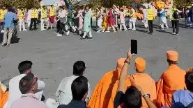 विवाद पर BAPS की सफाई: एफिल टॉवर यात्रा से जुड़ा आरोप बेबुनियाद विवाद पर BAPS की सफाई: एफिल टॉवर यात्रा से जुड़ा आरोप बेबुनियाद
