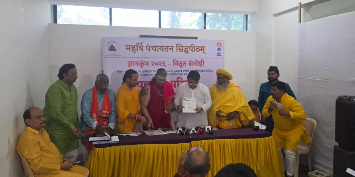 नासिक सिंहस्थ कुंभ में ‘धर्मादेश’ को लेकर संतों ने सरकार से की अपील नासिक सिंहस्थ कुंभ में ‘धर्मादेश’ को लेकर संतों ने सरकार से की अपील