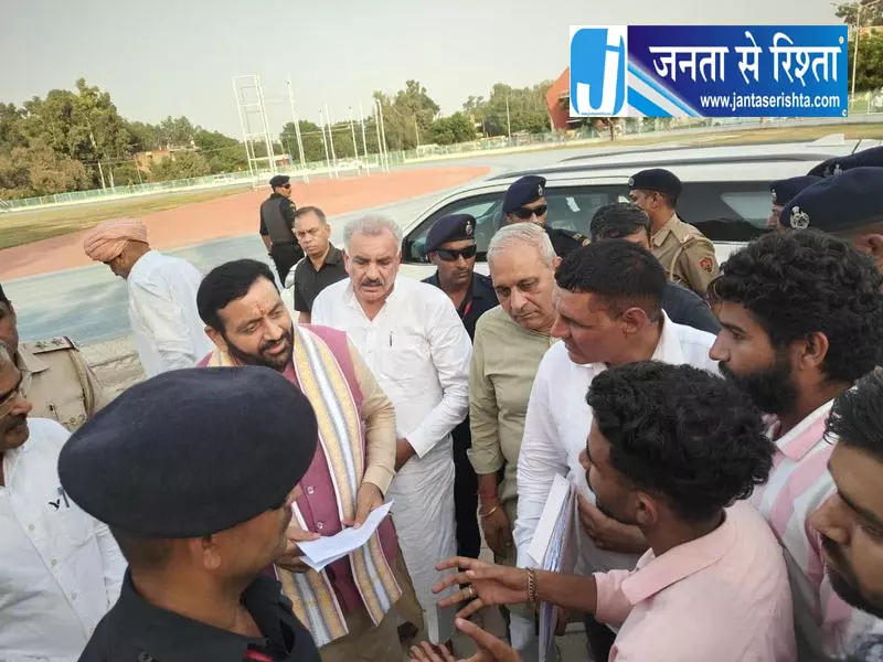 हिसार में सड़क पर उतरे CET अभ्यर्थी हिसार में सड़क पर उतरे CET अभ्यर्थी