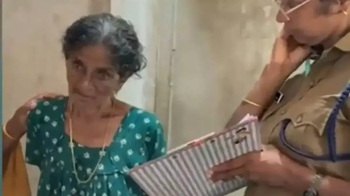 कोथामंगलम: नशे में धुत बेटे ने मां से की बेरहमी से मारपीट, गिरफ्तार कोथामंगलम: नशे में धुत बेटे ने मां से की बेरहमी से मारपीट, गिरफ्तार