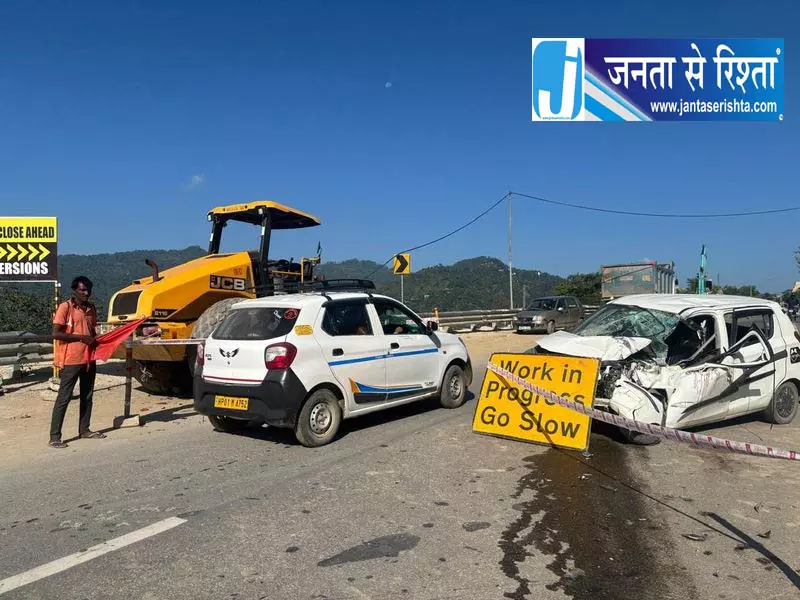 हिमाचल: रोड रोलर से टकराई कार 6 घायल हिमाचल: रोड रोलर से टकराई कार 6 घायल