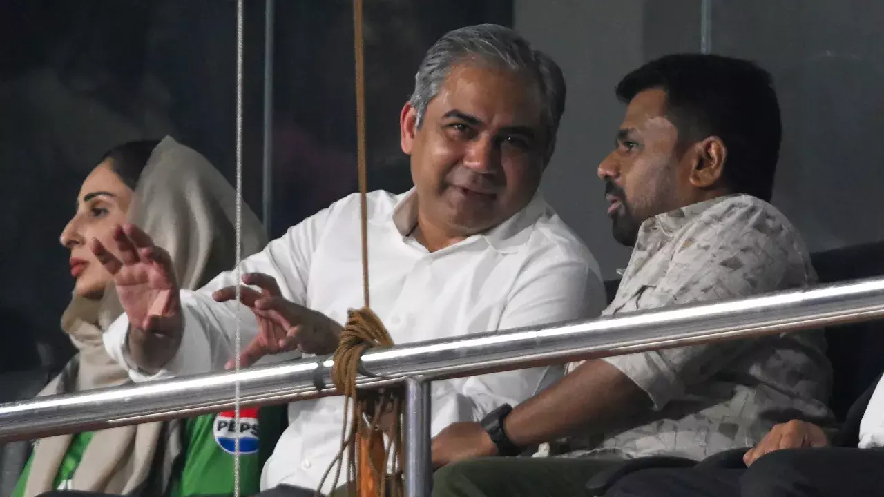 गोल्ड मेडल क्लैश: भारत-पाक फाइनल से ACC चीफ नकवी की दूरी गोल्ड मेडल क्लैश: भारत-पाक फाइनल से ACC चीफ नकवी की दूरी