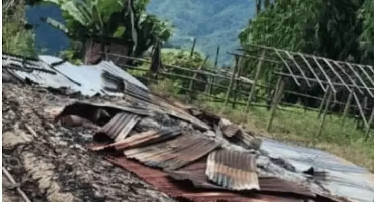 मणिपुर में गहराया संकट: संघर्ष के बीच 200 से ज़्यादा नागा परिवारों ने छोड़ा घर मणिपुर में गहराया संकट: संघर्ष के बीच 200 से ज़्यादा नागा परिवारों ने छोड़ा घर