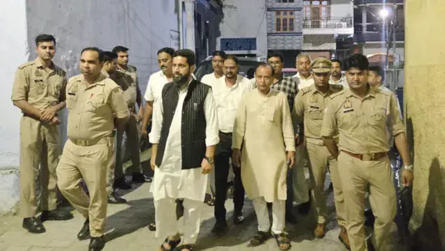 जंतर-मंतर धरने में जा रहे AAP पदाधिकारियों को पुलिस ने रोका, प्रदेश प्रवक्ता फैसल खां लाला नजरबंद जंतर-मंतर धरने में जा रहे AAP पदाधिकारियों को पुलिस ने रोका, प्रदेश प्रवक्ता फैसल खां लाला नजरबंद