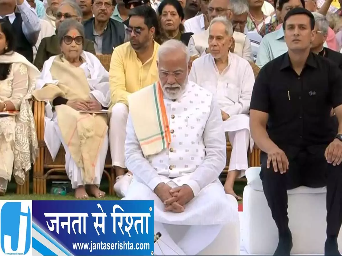 गांधी जयंती पर गांधी स्मृति पहुंचे PM मोदी बापू को किया नमन गांधी जयंती पर गांधी स्मृति पहुंचे PM मोदी बापू को किया नमन