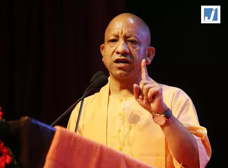 जनता के पैसे पर डकैती डालने वालों की जेबें प्रधानमंत्री मोदी ने खाली कराईं: मुख्यमंत्री योगी जनता के पैसे पर डकैती डालने वालों की जेबें प्रधानमंत्री मोदी ने खाली कराईं: मुख्यमंत्री योगी