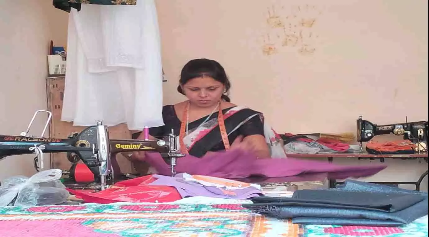सेवा की कहानी: बागबाहरा में दुकान संचालित कर कमा रहीं 20 से 25 हजार रुपये प्रतिमाह सेवा की कहानी: बागबाहरा में दुकान संचालित कर कमा रहीं 20 से 25 हजार रुपये प्रतिमाह
