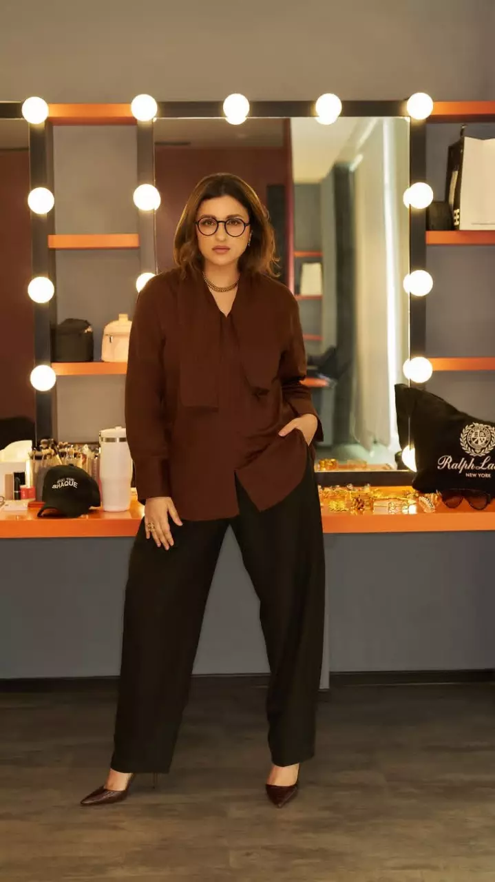 ब्राउन आउटफिट में परिणीति का स्टाइलिश अंदाज ब्राउन आउटफिट में परिणीति का स्टाइलिश अंदाज