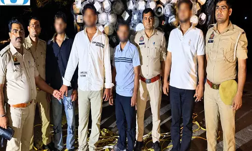 हापुड़ पुलिस का बड़ा एक्शन, कैंटर लूटने वाले गिरोह के पांच सदस्य गिरफ्तार हापुड़ पुलिस का बड़ा एक्शन, कैंटर लूटने वाले गिरोह के पांच सदस्य गिरफ्तार