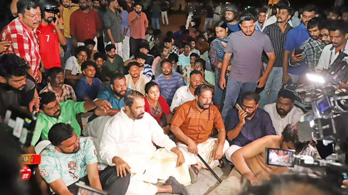राजधानी में हिंसा के मामले में यूथ कांग्रेस और SFI के नेता गिरफ्तार