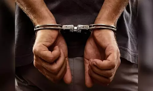 पिता से 90 लाख ऐंठने के लिए रचा खुद के अपहरण का नाटक, दो साथियों संग गिरफ्तार पिता से 90 लाख ऐंठने के लिए रचा खुद के अपहरण का नाटक, दो साथियों संग गिरफ्तार
