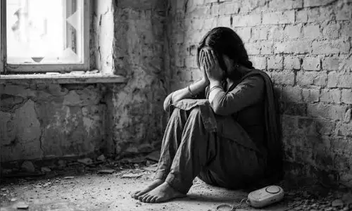 छात्रा को बुलाकर कमरे पर ले गया, तीन साथियों संग दुष्कर्म का आरोप छात्रा को बुलाकर कमरे पर ले गया, तीन साथियों संग दुष्कर्म का आरोप