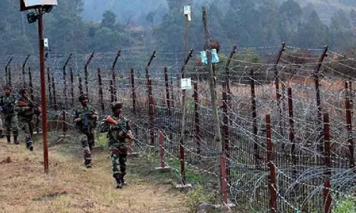 एलओसी पार कर भारतीय सीमा में दाखिल हुई युवती, सेना ने पकड़ा एलओसी पार कर भारतीय सीमा में दाखिल हुई युवती, सेना ने पकड़ा