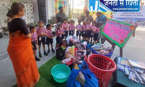 यमुनानगर में छात्रों ने कपड़े-किताबें दान कीं यमुनानगर में छात्रों ने कपड़े-किताबें दान कीं