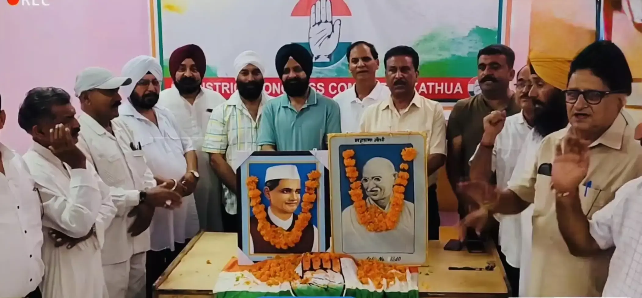 गांधी-शास्त्री जयंती पर कांग्रेस कार्यकर्ताओं ने किया श्रद्धासुमन अर्पित गांधी-शास्त्री जयंती पर कांग्रेस कार्यकर्ताओं ने किया श्रद्धासुमन अर्पित