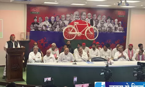 अखिलेश ने अचानक बदले MLC के 2 उम्मीदवार अखिलेश ने अचानक बदले MLC के 2 उम्मीदवार