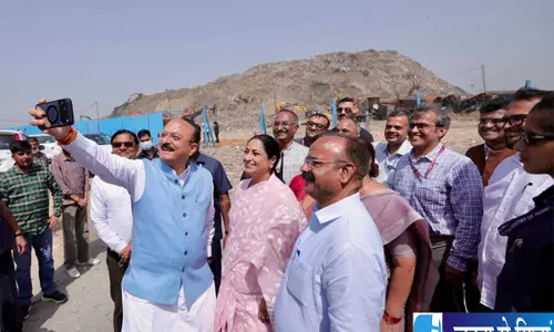 कचरे के पहाड़ों पर CM रेखा गुप्ता का बड़ा संकल्प कचरे के पहाड़ों पर CM रेखा गुप्ता का बड़ा संकल्प