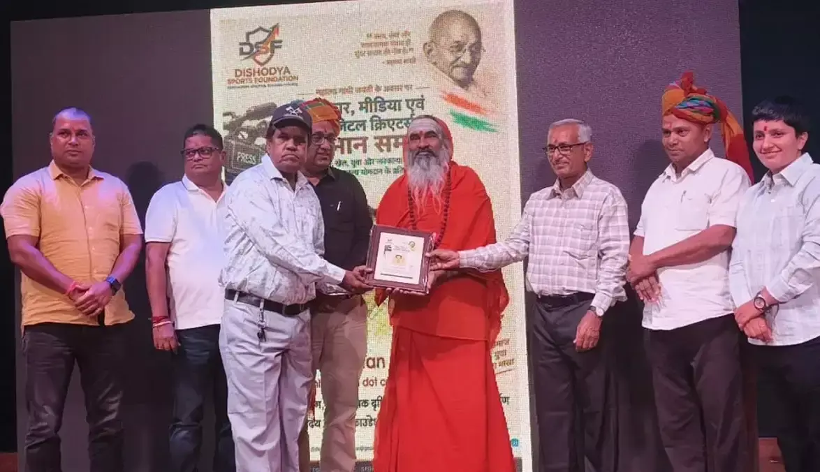 प्रेस फोटोग्राफी में योगदान के लिए रामरतन मोदी सम्मानित