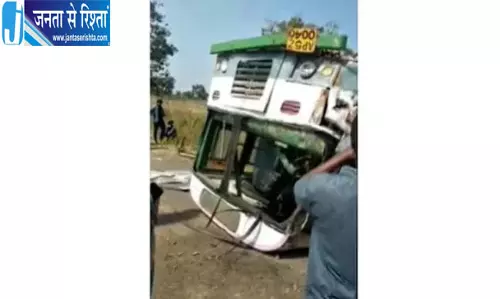 विकाराबाद में बस पलटी, चार महिलाओं की मौत विकाराबाद में बस पलटी, चार महिलाओं की मौत