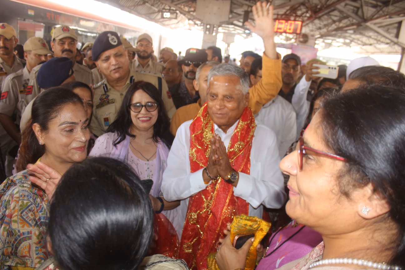 जम्मू-कश्मीर में रेल परियोजनाओं का निरीक्षण, चिनाब ब्रिज पहुंचे रेल राज्य मंत्री जम्मू-कश्मीर में रेल परियोजनाओं का निरीक्षण, चिनाब ब्रिज पहुंचे रेल राज्य मंत्री