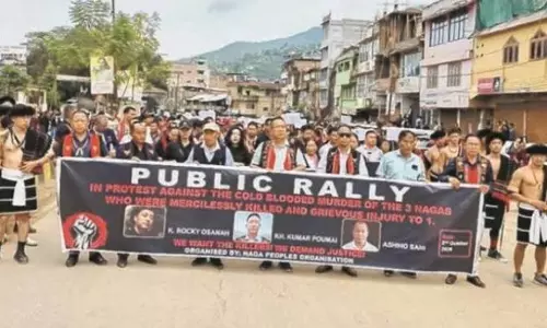 सेनापति में नागा समूहों का प्रदर्शन, हत्याओं की SIT जांच की मांग सेनापति में नागा समूहों का प्रदर्शन, हत्याओं की SIT जांच की मांग