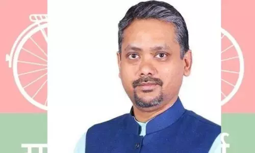 भाजपा से टिकट की उम्मीद टूटी तो सपा में गए आकाश अग्रवाल