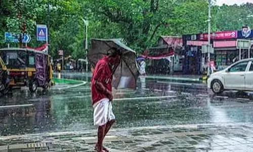 एर्नाकुलम समेत 4 जिलों में विशेष अलर्ट, रविवार को भारी बारिश का अनुमान एर्नाकुलम समेत 4 जिलों में विशेष अलर्ट, रविवार को भारी बारिश का अनुमान