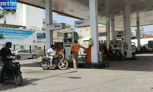 बिना PUC भी पेट्रोल पंपों पर मिल रहा ईंधन, रेवाड़ी में नए नियम का असर नहीं