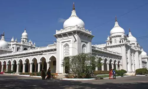 हैदराबाद पब्लिक स्कूल पहुंचे प्रेम वत्सा, सम्मान पाकर जताई खुशी हैदराबाद पब्लिक स्कूल पहुंचे प्रेम वत्सा, सम्मान पाकर जताई खुशी