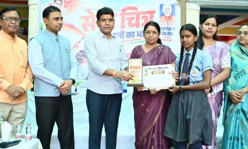 राजस्व मंत्री ने जिला स्तरीय रंगोली व भाषण प्रतियोगिता के विजेताओं को किया पुरस्कृत राजस्व मंत्री ने जिला स्तरीय रंगोली व भाषण प्रतियोगिता के विजेताओं को किया पुरस्कृत