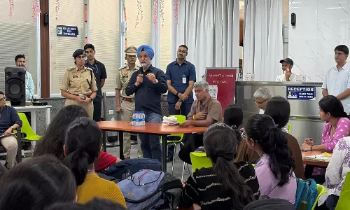 AIIMS कैफे में छात्रों से मिले LG संधू मेडिकल शिक्षा पर हुई चर्चा