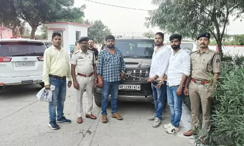 रायपुर में कारोबारी का किडनैप, 12 घंटे में गुत्थी सुलझी, 3 आरोपी गिरफ्तार रायपुर में कारोबारी का किडनैप, 12 घंटे में गुत्थी सुलझी, 3 आरोपी गिरफ्तार