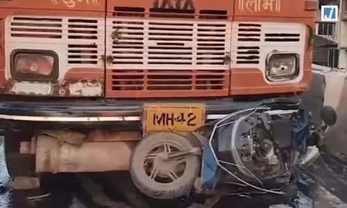 BREAKING : ब्रिज पर बेकाबू पानी टैंकर ने रिक्शा-स्कूटर को मारी टक्कर, 5 लोग घायल BREAKING : ब्रिज पर बेकाबू पानी टैंकर ने रिक्शा-स्कूटर को मारी टक्कर, 5 लोग घायल