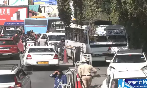 शिमला में उमड़ा पर्यटकों का सैलाब होटल 80% तक फुल शिमला में उमड़ा पर्यटकों का सैलाब होटल 80% तक फुल