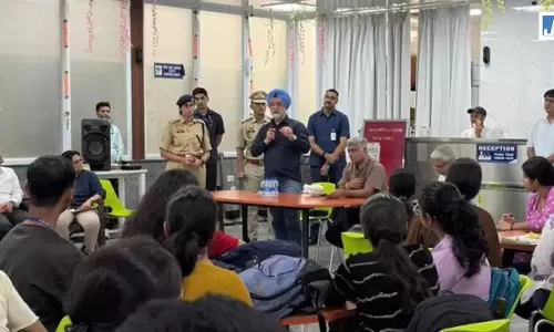 AIIMS में मेडिकल छात्रों से मिले LG संधू, ट्रेनिंग और महिला डॉक्टरों की सुरक्षा पर हुई चर्चा AIIMS में मेडिकल छात्रों से मिले LG संधू, ट्रेनिंग और महिला डॉक्टरों की सुरक्षा पर हुई चर्चा