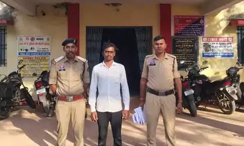 बाइक रुकवाकर धारदार हथियार और पत्थर से जानलेवा हमला, आरोपी गिरफ्तार बाइक रुकवाकर धारदार हथियार और पत्थर से जानलेवा हमला, आरोपी गिरफ्तार