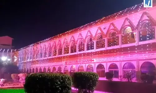 गुरुपर्व महामहोत्सव से पहले जगमगाया अयोध्या का प्रसिद्ध उदासीन आश्रम, लाइटों से हुई भव्य सजावट गुरुपर्व महामहोत्सव से पहले जगमगाया अयोध्या का प्रसिद्ध उदासीन आश्रम, लाइटों से हुई भव्य सजावट