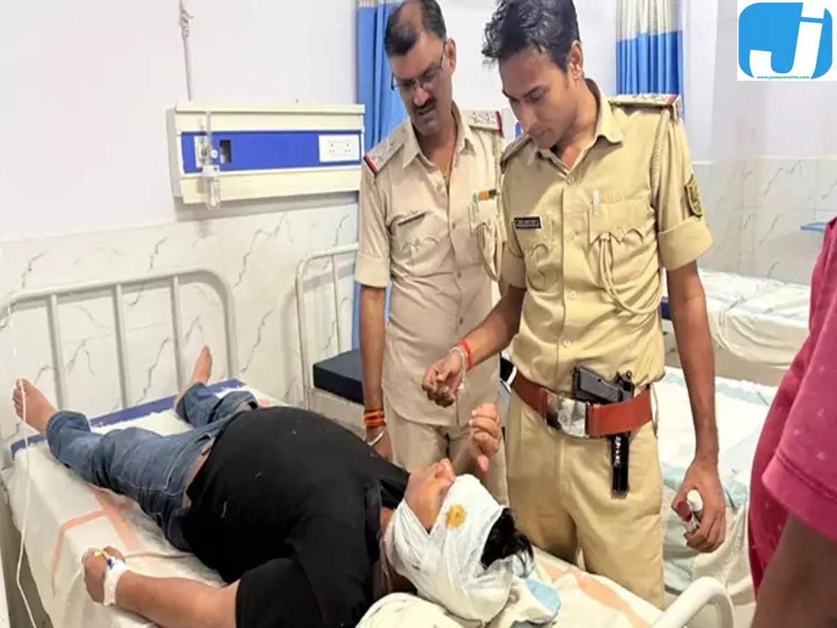 पेट्रोलिंग पर निकली पुलिस टीम हादसे का शिकार, पांच जवान जख्मी पेट्रोलिंग पर निकली पुलिस टीम हादसे का शिकार, पांच जवान जख्मी