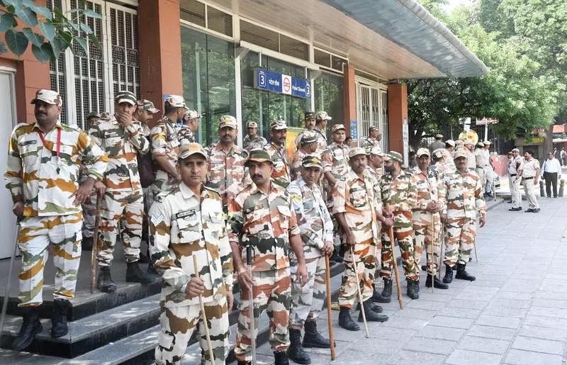 दिल्ली की सड़कों पर उतरे छात्र युवा दिल्ली की सड़कों पर उतरे छात्र युवा