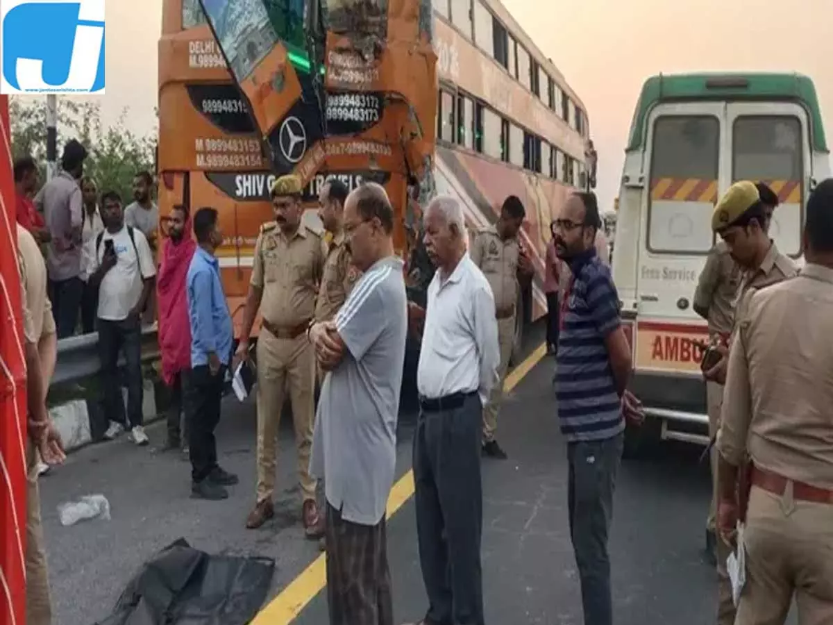 खड़ी बस बनी हादसे का शिकार, दो बस चालकों ने गंवाई जान खड़ी बस बनी हादसे का शिकार, दो बस चालकों ने गंवाई जान